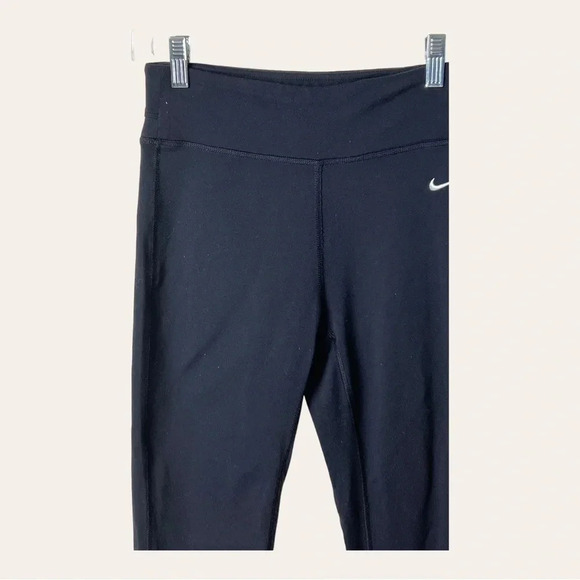 0507W. NIKE‎ DRI FIT MID RISE CAPRIS BLACK IN COLOR SZ SMALL EMBROIDERED LOGO - Picture 5 of 10